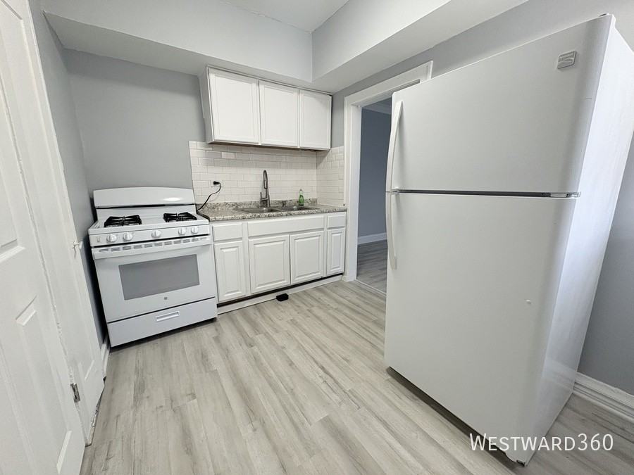 6708 S Wood St #1B - Photo 2 of 15