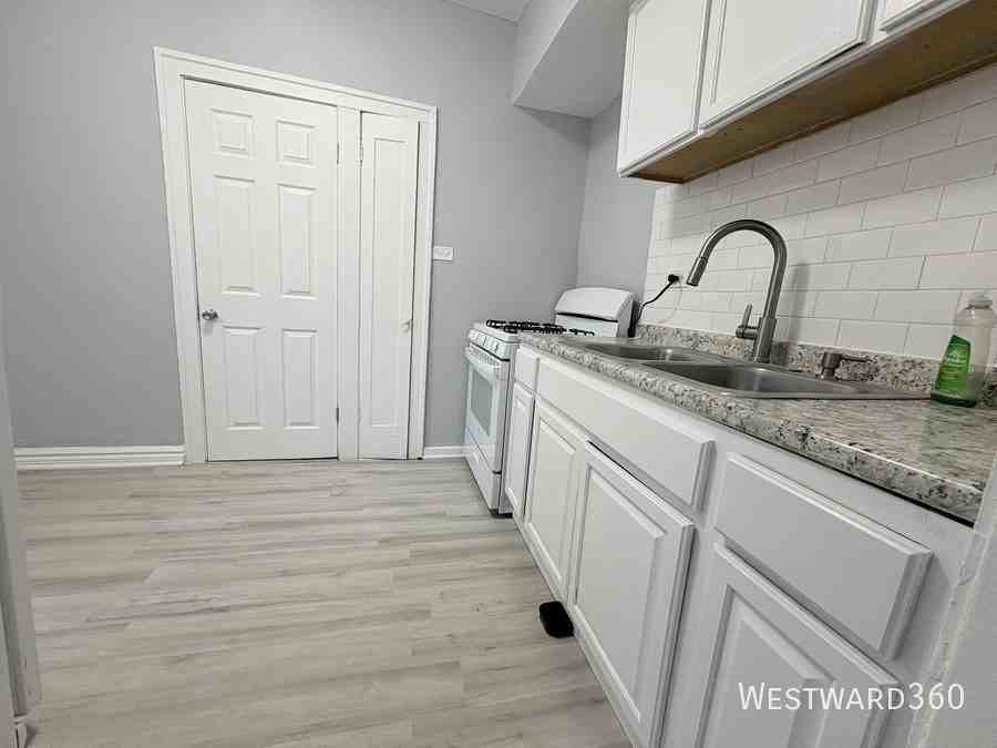 6708 S Wood St #1B - Photo 3 of 15