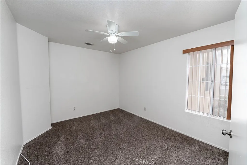 443 S Tamarisk Ave - Photo 3 of 19