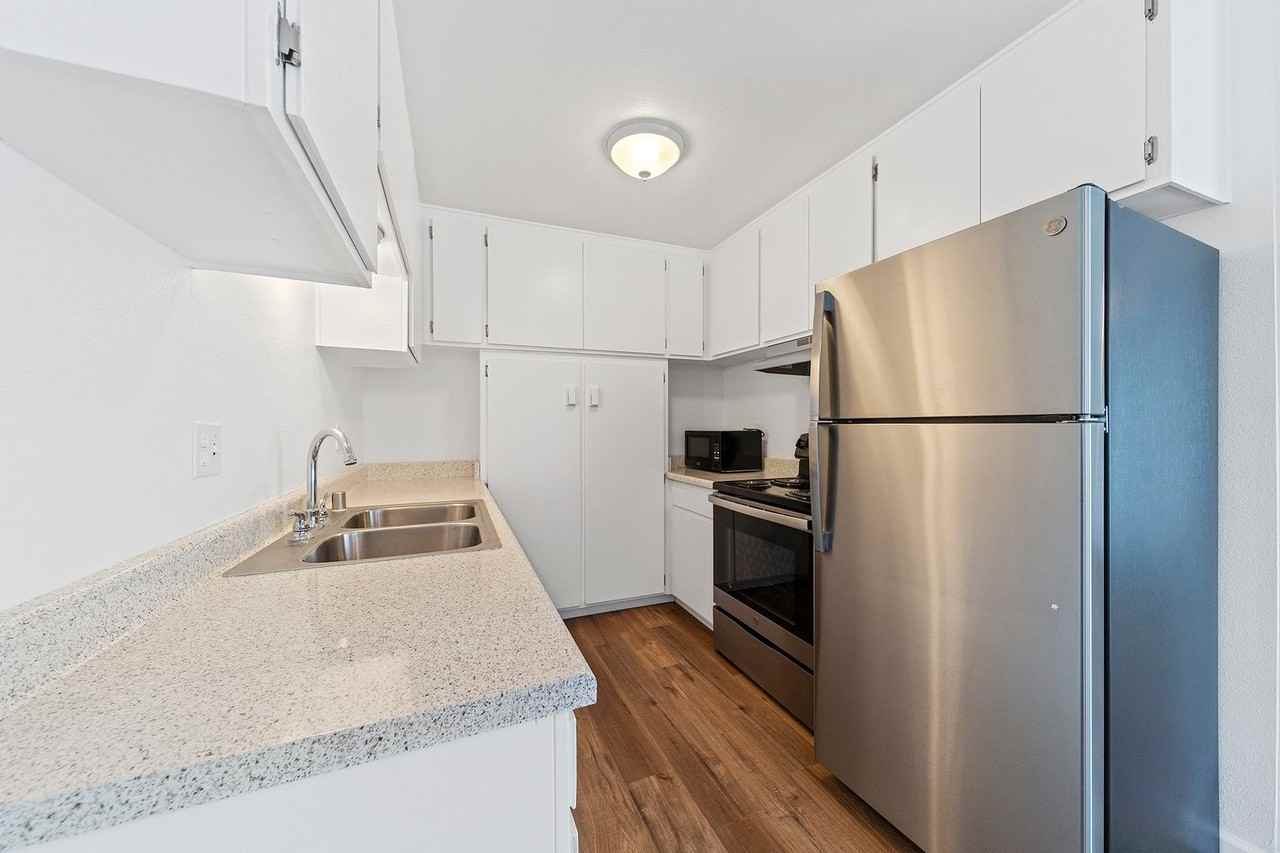 Stadium Arms Apartments - Photo 3 of 23