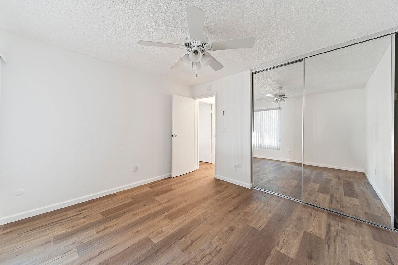 Stadium Arms Apartments - Photo 6 of 23