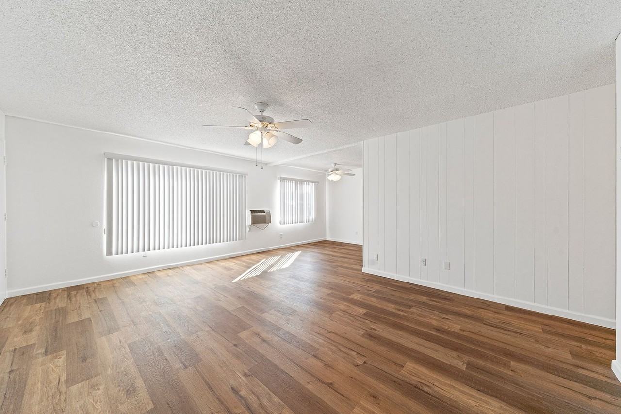 Stadium Arms Apartments - Photo 5 of 23