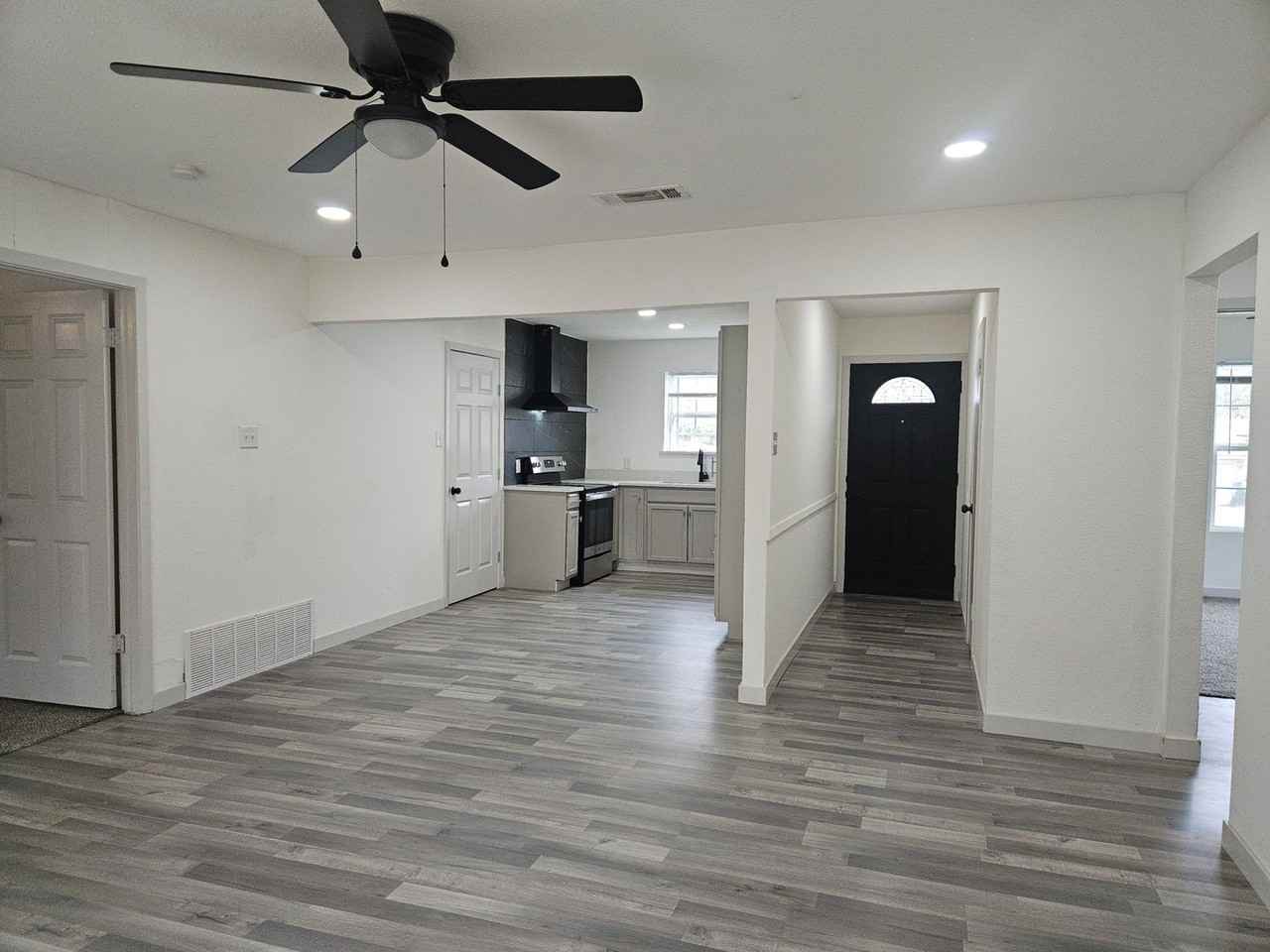 7225 Cordes Ct - Photo 3 of 39