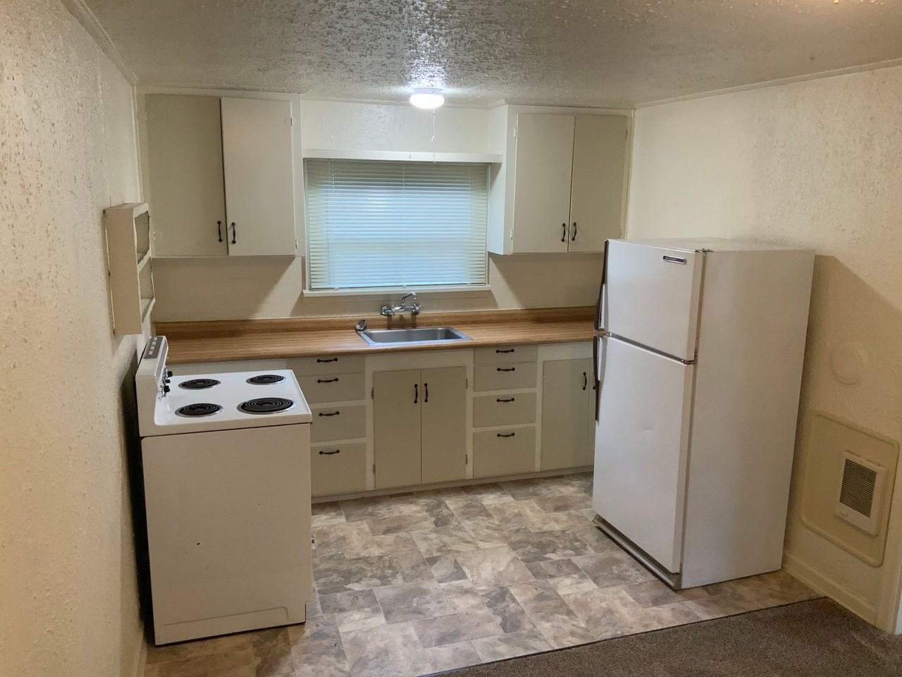 1568 1/2 Olive St - Photo 4 of 13