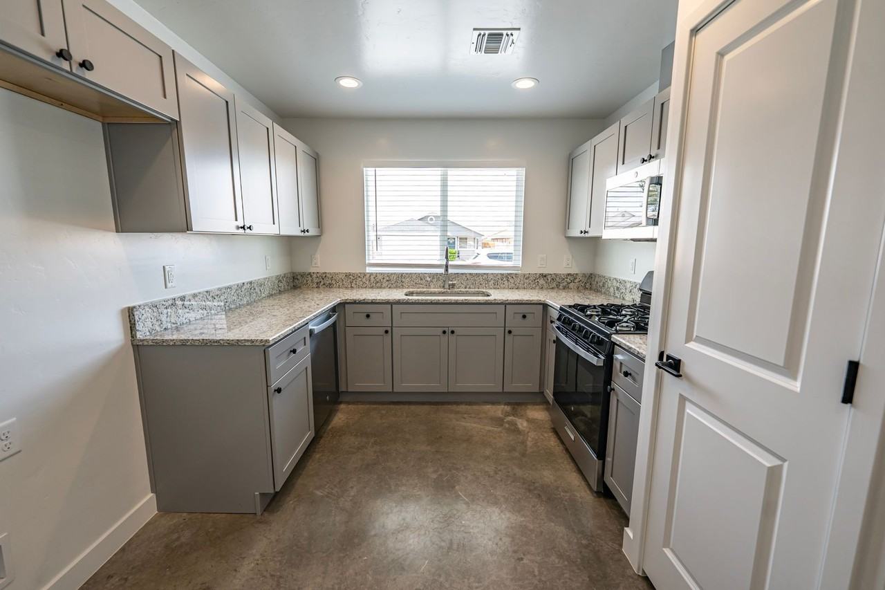 3606 N Wells St - Photo 5 of 13