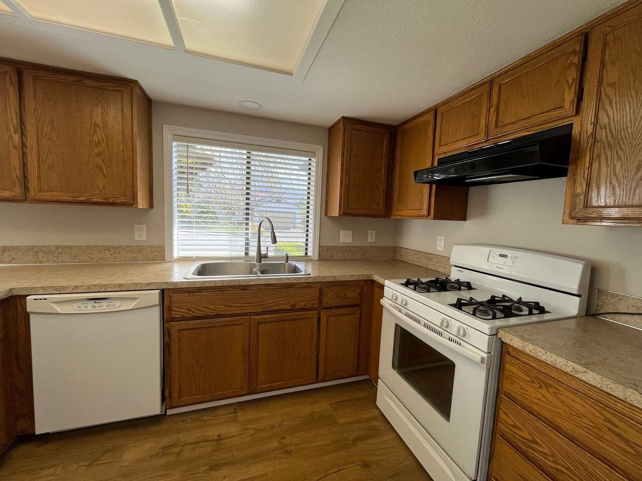 515 Nw Sunrise Pl - Photo 2 of 10