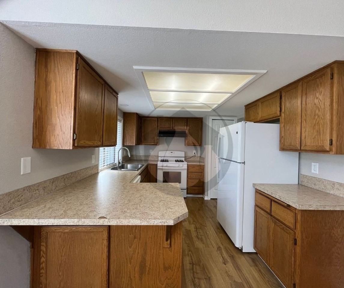 515 Nw Sunrise Pl - Photo 3 of 10