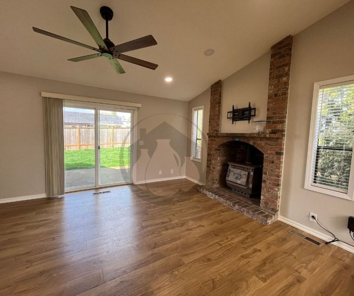 515 Nw Sunrise Pl - Photo 4 of 10