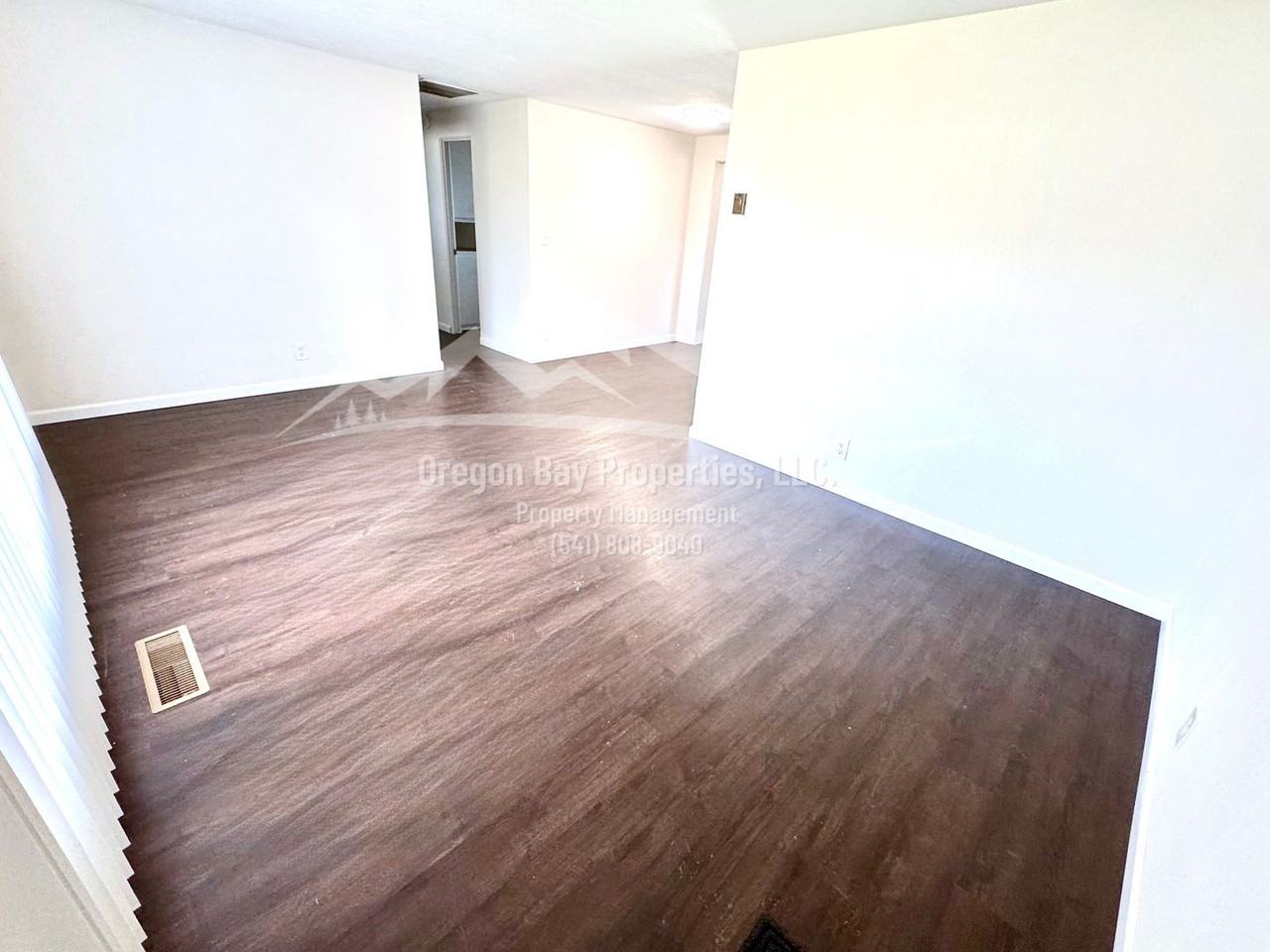 270 S Morrison St - Photo 2 of 20