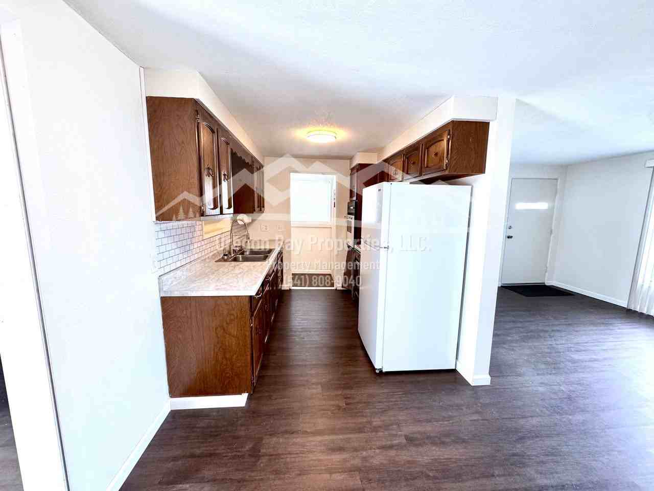 270 S Morrison St - Photo 6 of 20