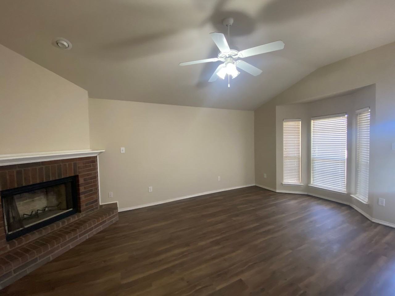 6524 91st Pl - Photo 3 of 14