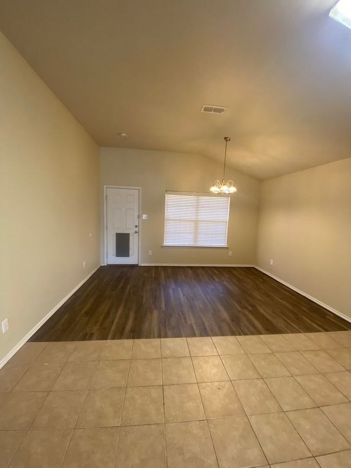 6524 91st Pl - Photo 5 of 14