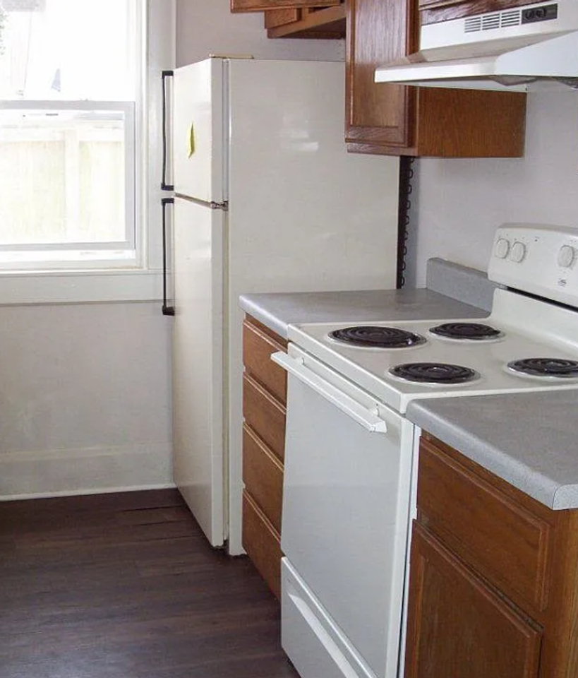 1121 W Harrison St - Photo 2 of 6