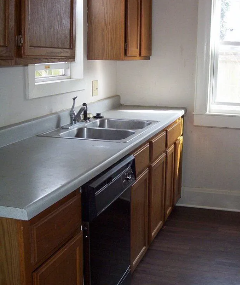 1121 W Harrison St - Photo 3 of 6