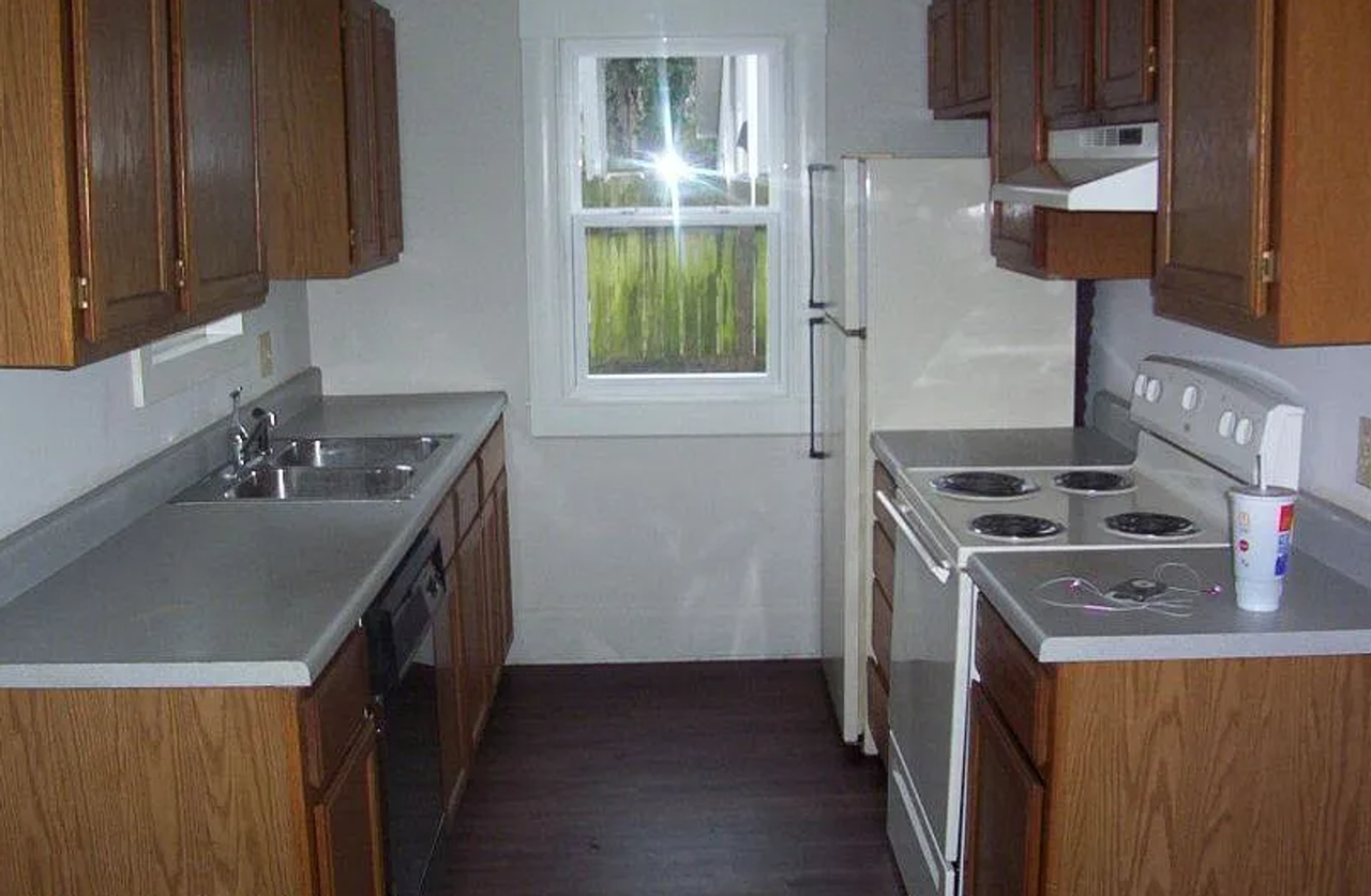 1121 W Harrison St - Photo 4 of 6