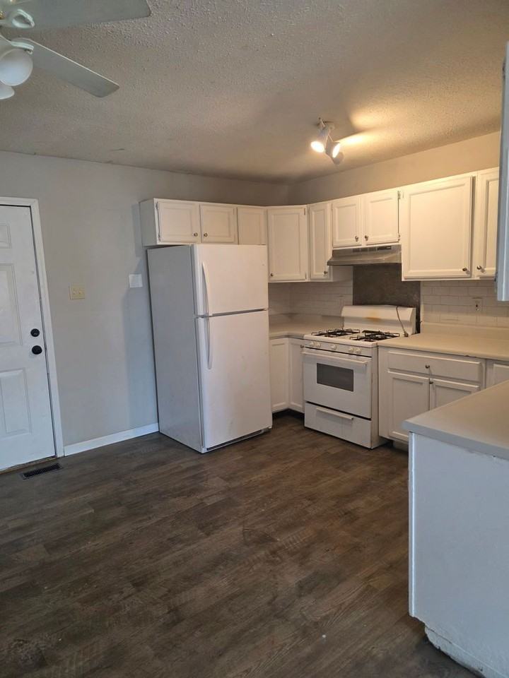 2020 Louise Ave - Photo 3 of 8