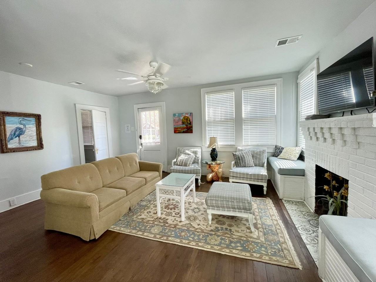 611 Howard St - Photo 2 of 14