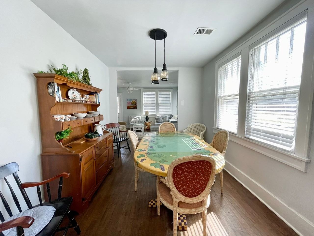 611 Howard St - Photo 3 of 14