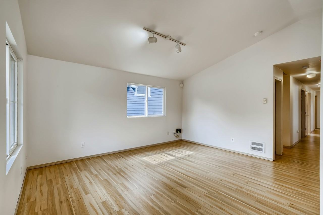 5205 11th Avenue Northeast, Unit B - Photo 4 of 28