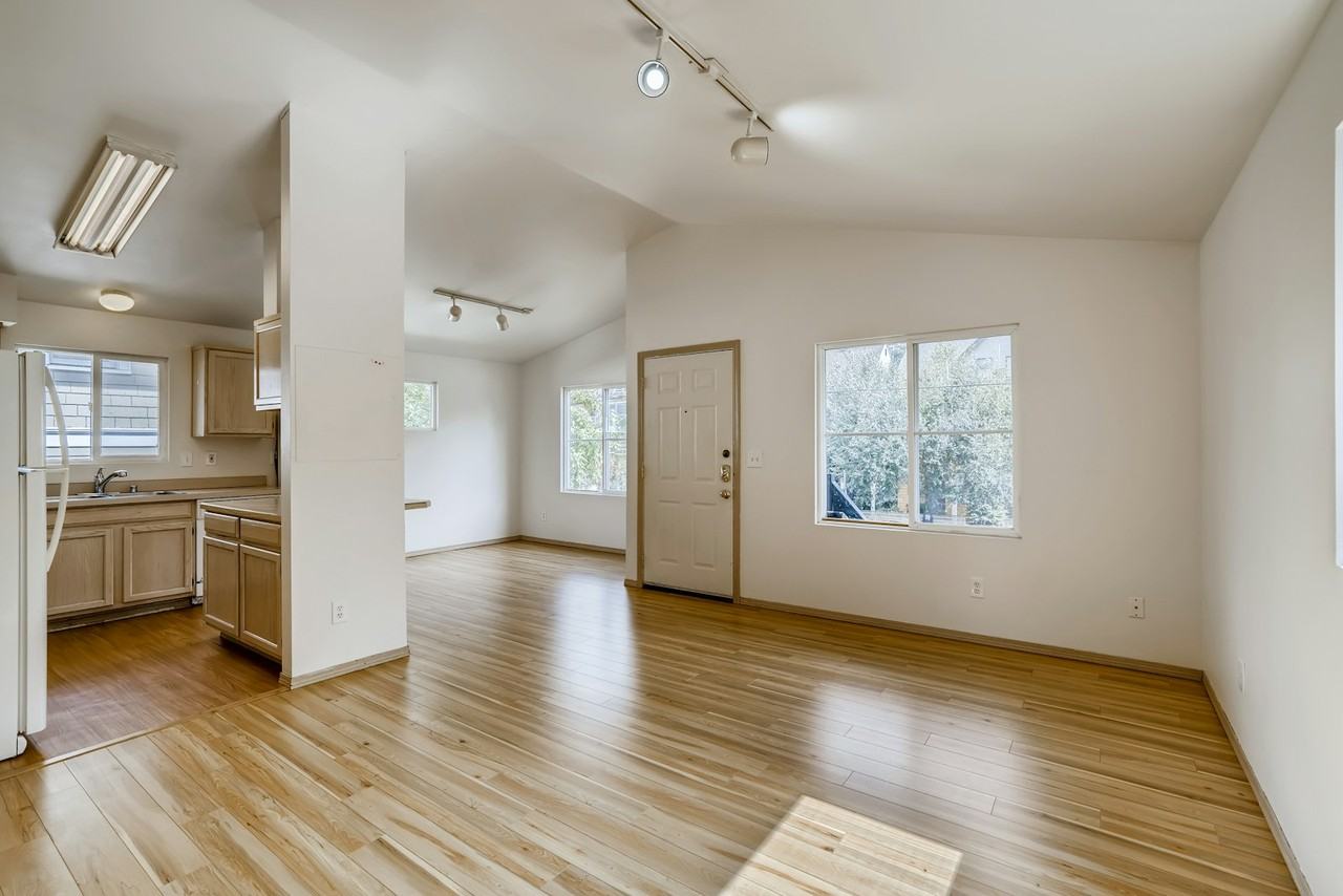 5205 11th Avenue Northeast, Unit B - Photo 6 of 28