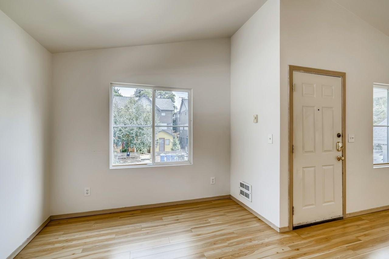 5205 11th Avenue Northeast, Unit B - Photo 7 of 28