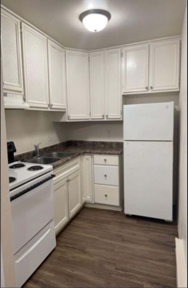 1459 E Market St #B - Photo 3 of 8