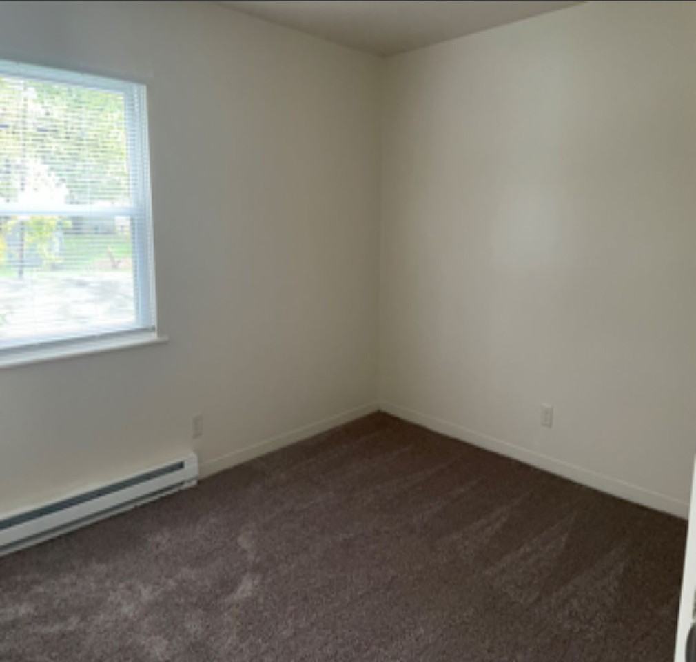 1459 E Market St #B - Photo 6 of 8