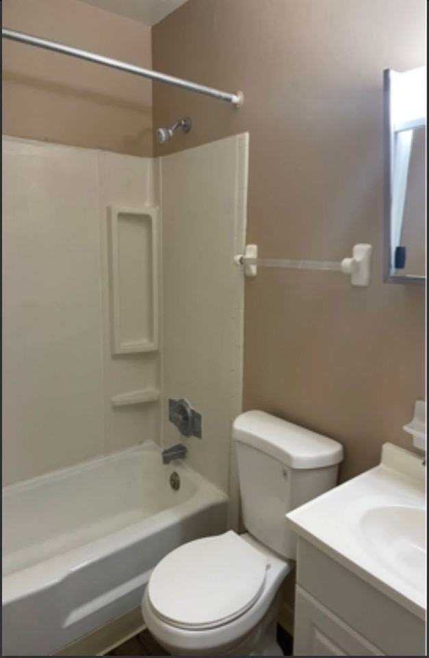 1459 E Market St #B - Photo 7 of 8