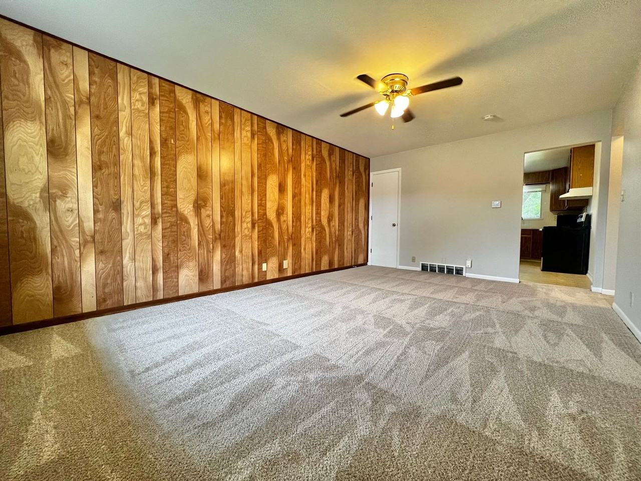 1705 Stover St - Photo 3 of 14