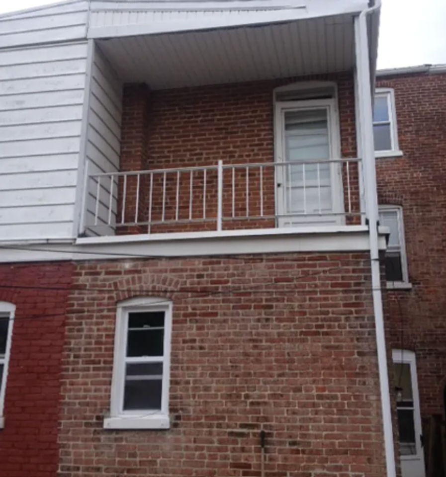 555 N Plum St - Photo 2 of 12