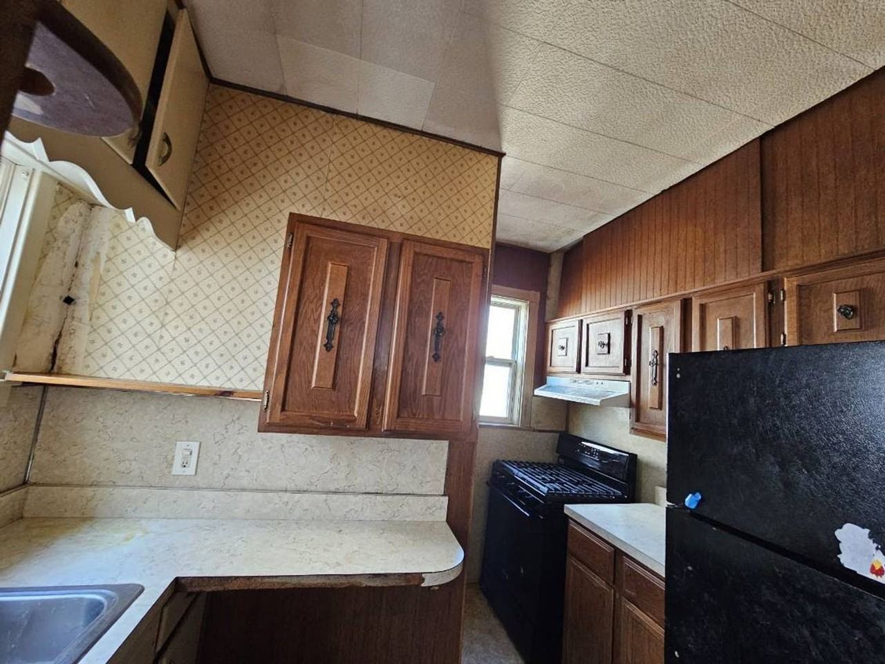 555 N Plum St - Photo 5 of 12