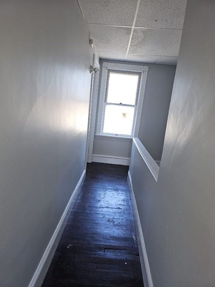 555 N Plum St - Photo 6 of 12