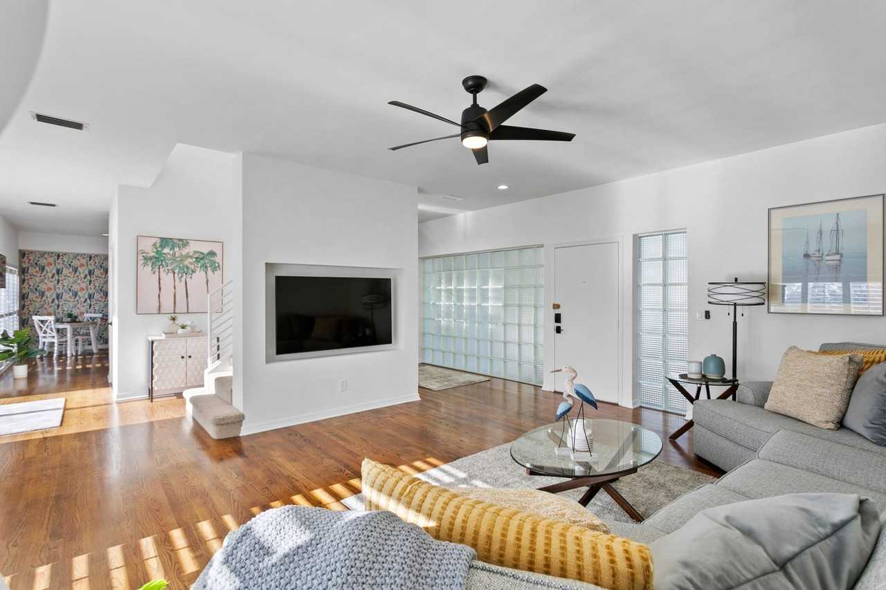 2904 North Shoreview Place - Photo 3 of 49