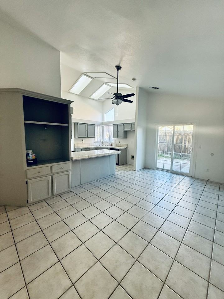 1637 Trinity Way - Photo 3 of 30