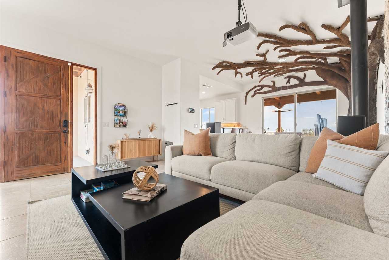 711 Willie Way - Photo 3 of 21