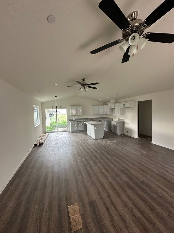 2442 W Park Dr - Photo 2 of 3