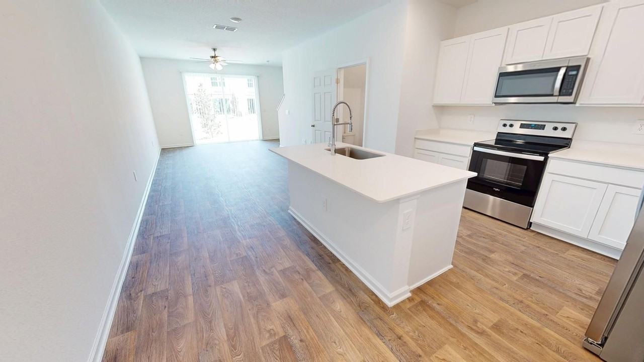 12727 Whelan Ave - Photo 6 of 25