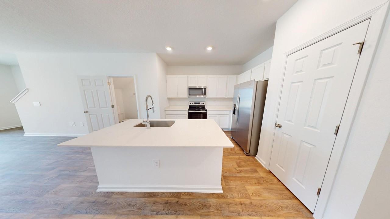 12727 Whelan Ave - Photo 7 of 25