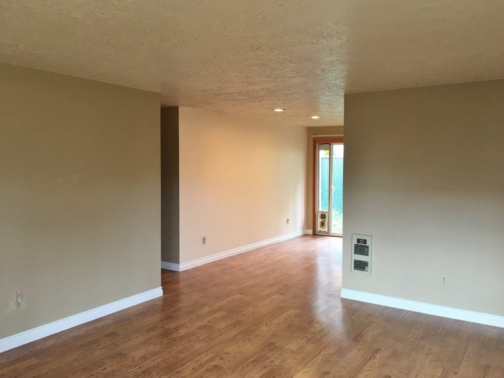 2780 Oxford St - Photo 3 of 18