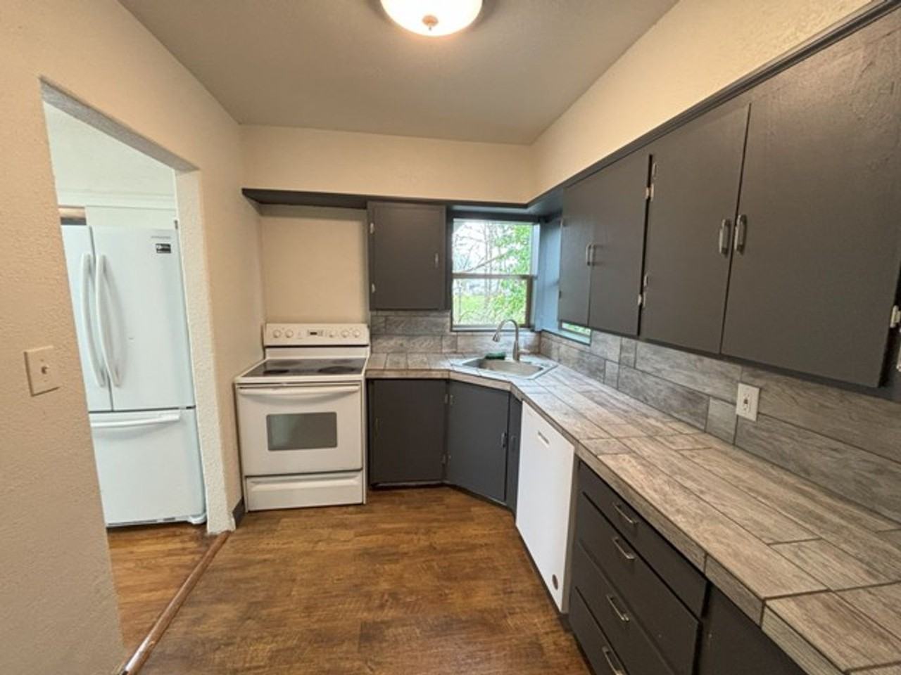 516 Southeast Jefferson Street - Photo 2 of 22