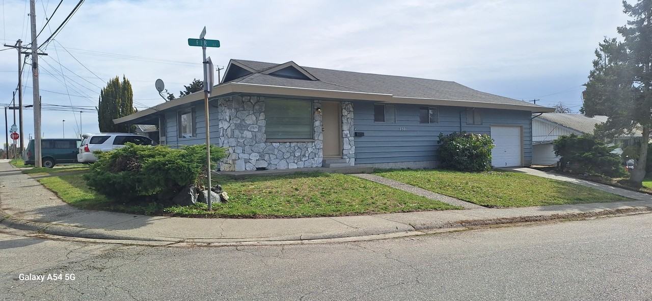 2501 Fir Ave - Photo 2 of 24