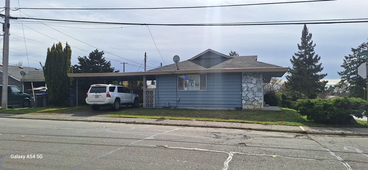 2501 Fir Ave - Photo 3 of 24