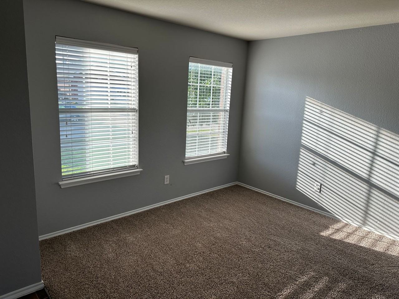 10773 Braemoor Dr - Photo 4 of 26