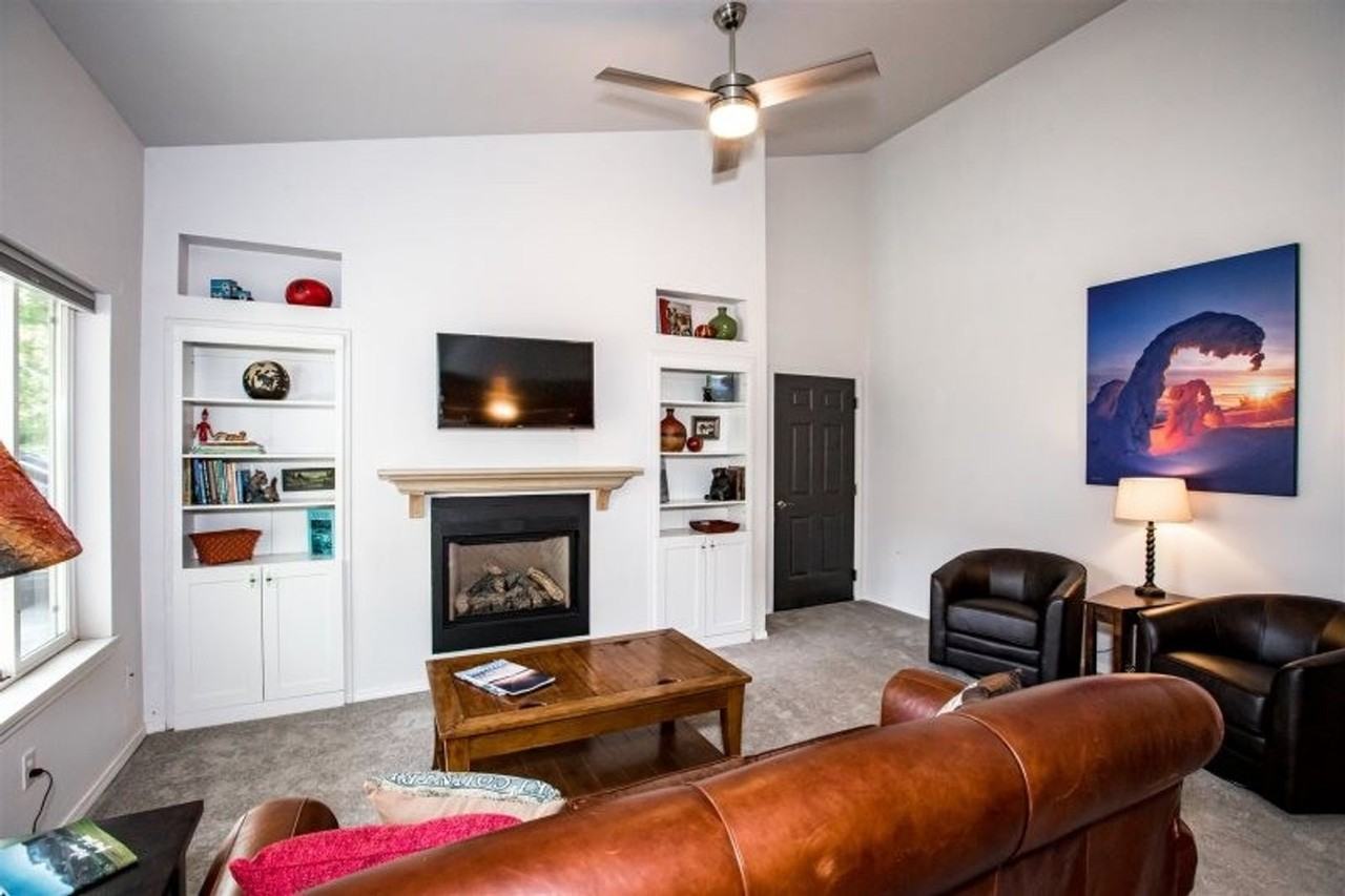 203 Fox Hollow Ln - Photo 3 of 21