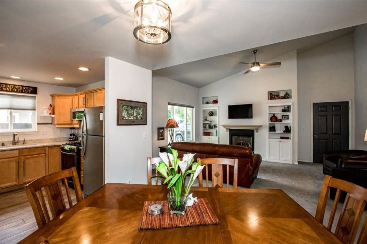 203 Fox Hollow Ln - Photo 4 of 21