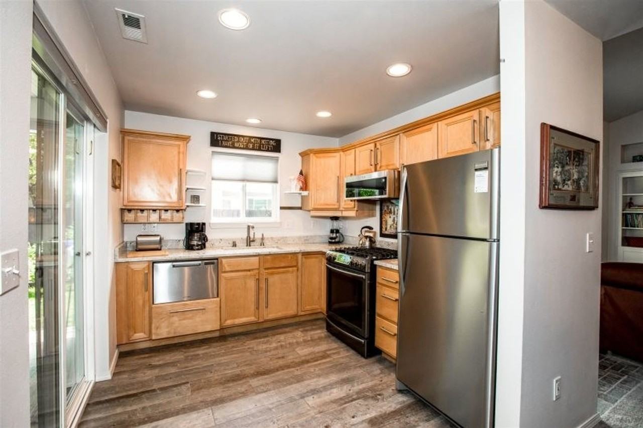 203 Fox Hollow Ln - Photo 7 of 21