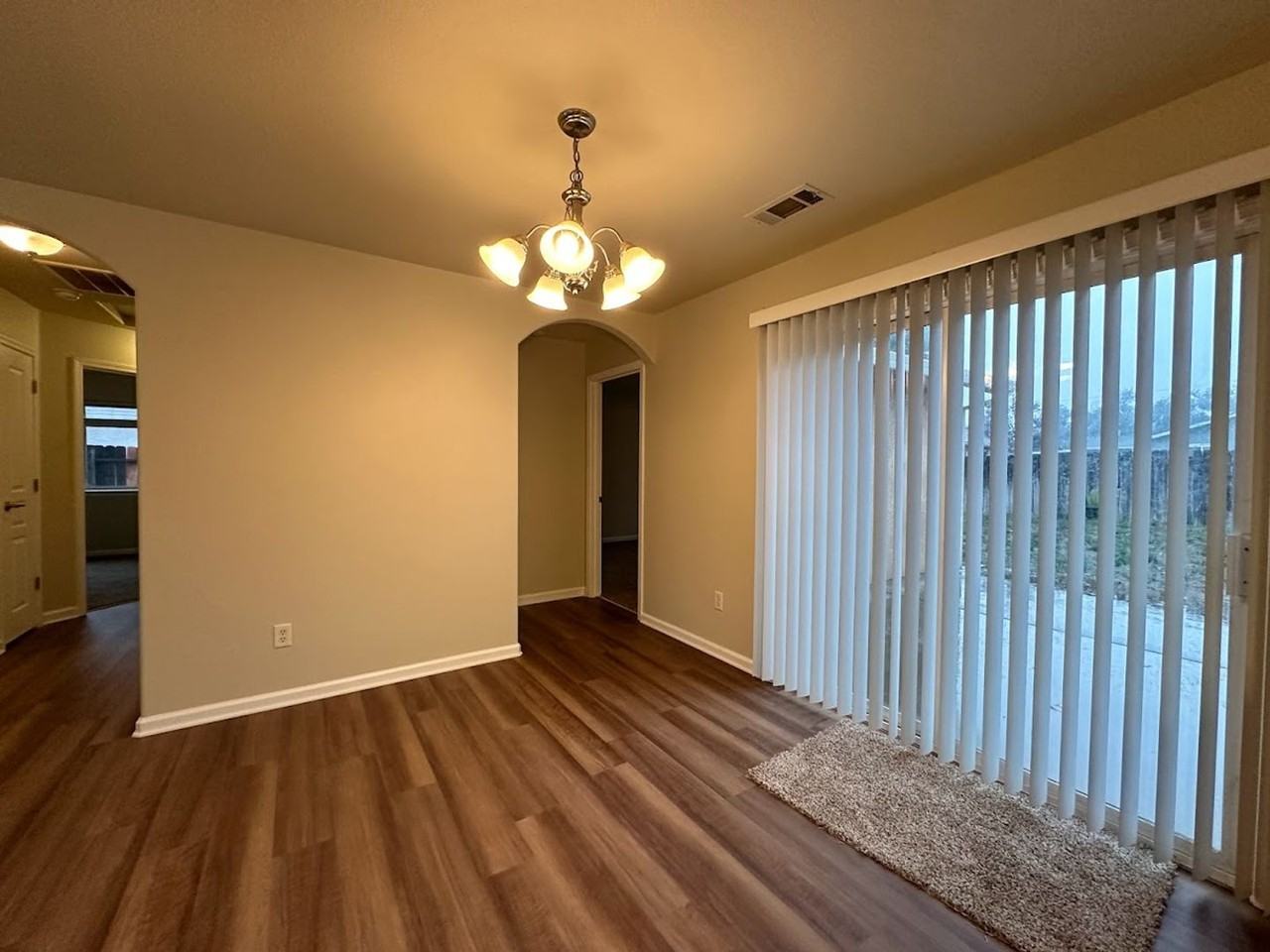 1050 Monterra Ln - Photo 4 of 37