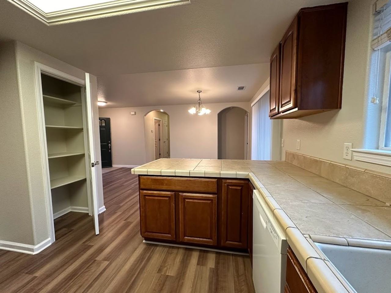 1050 Monterra Ln - Photo 5 of 37