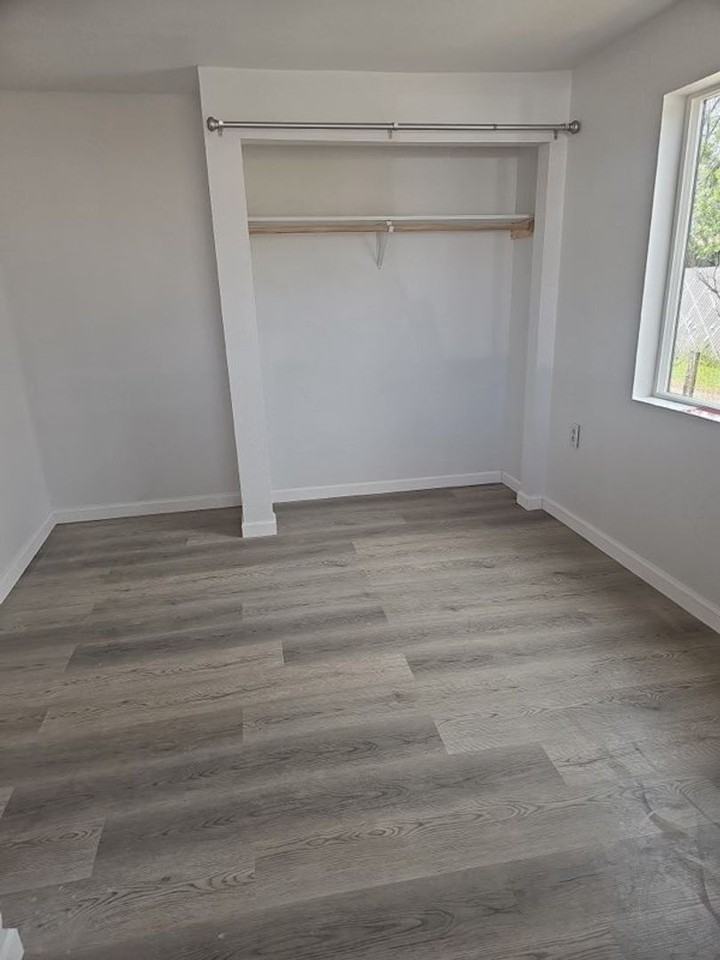 12885 Albert Ave - Photo 2 of 40