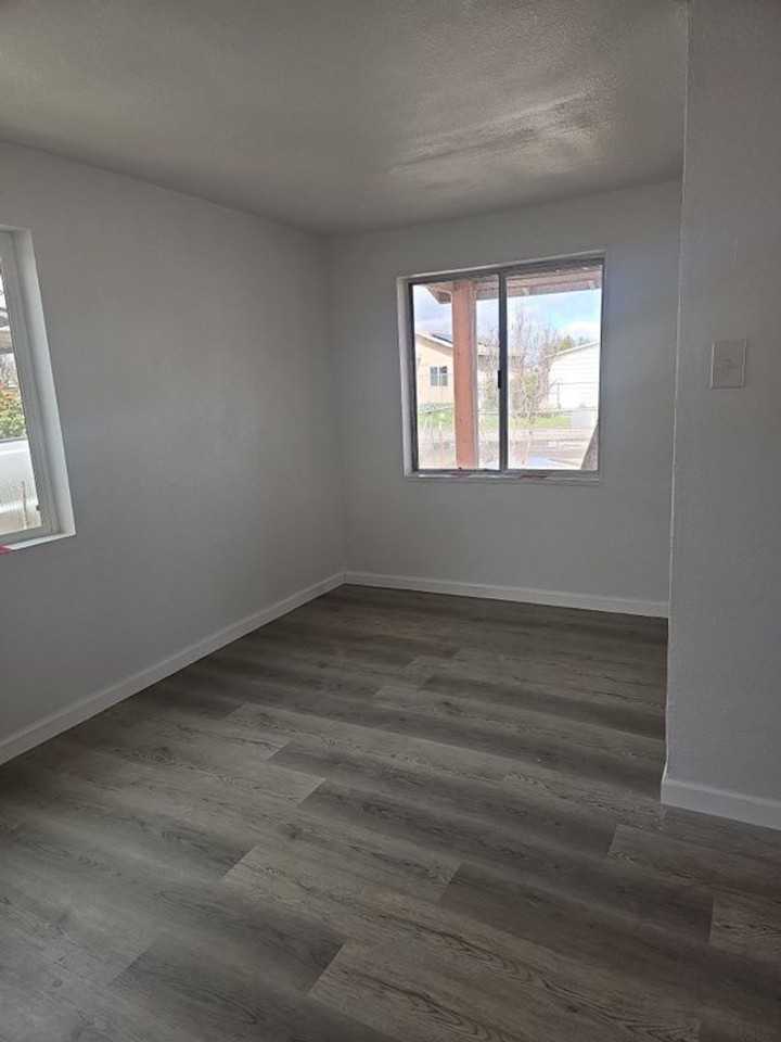 12885 Albert Ave - Photo 4 of 40